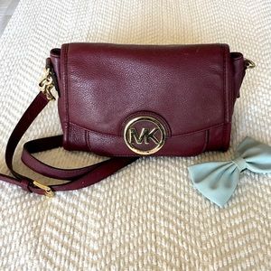 MAROON MICHAEL KORS CROSS BODY PURSE